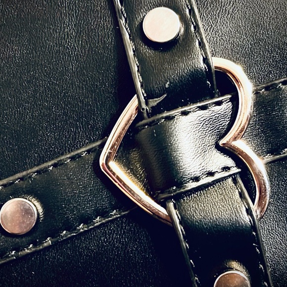 Betsey Johnson Black Heart Bag Charm w Black & Silver Unbranded Rock Crossbody - Picture 13 of 15